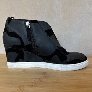 LINEA PAOLO Felicia Wedge Sneakers‎ Black Camo | Womens 9